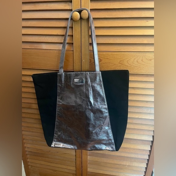 Jimmy Choo Parfums Black & Silver Metallic Large Vegan Leather Tote - Picture 1 of 7